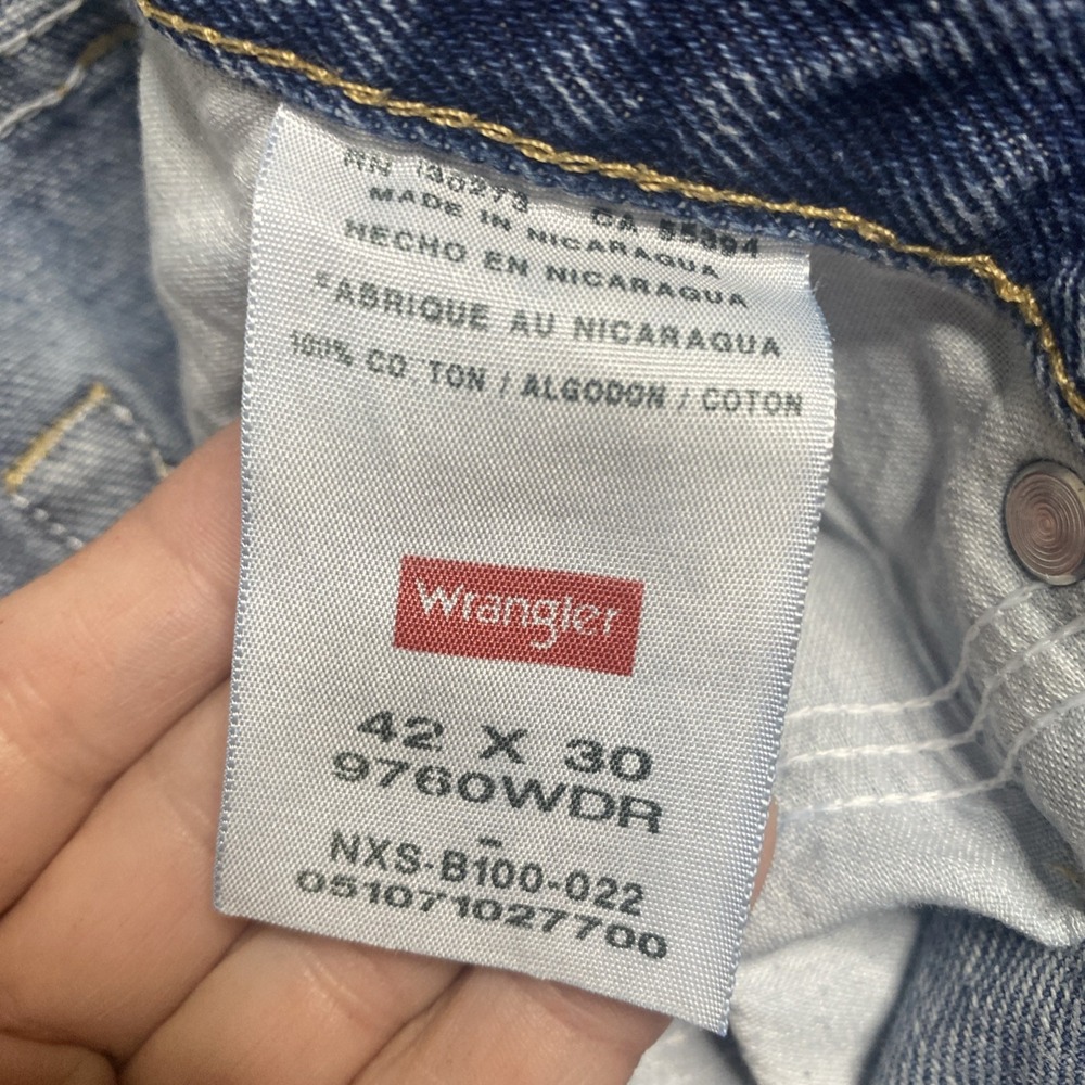 Wrangler Jeans Men 42x30 Blue Denim 100% Cotton Straight Med  Wash Cowboy - Picture 6 of 12